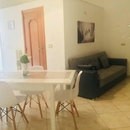 Ninety-eight Central House Apartmán